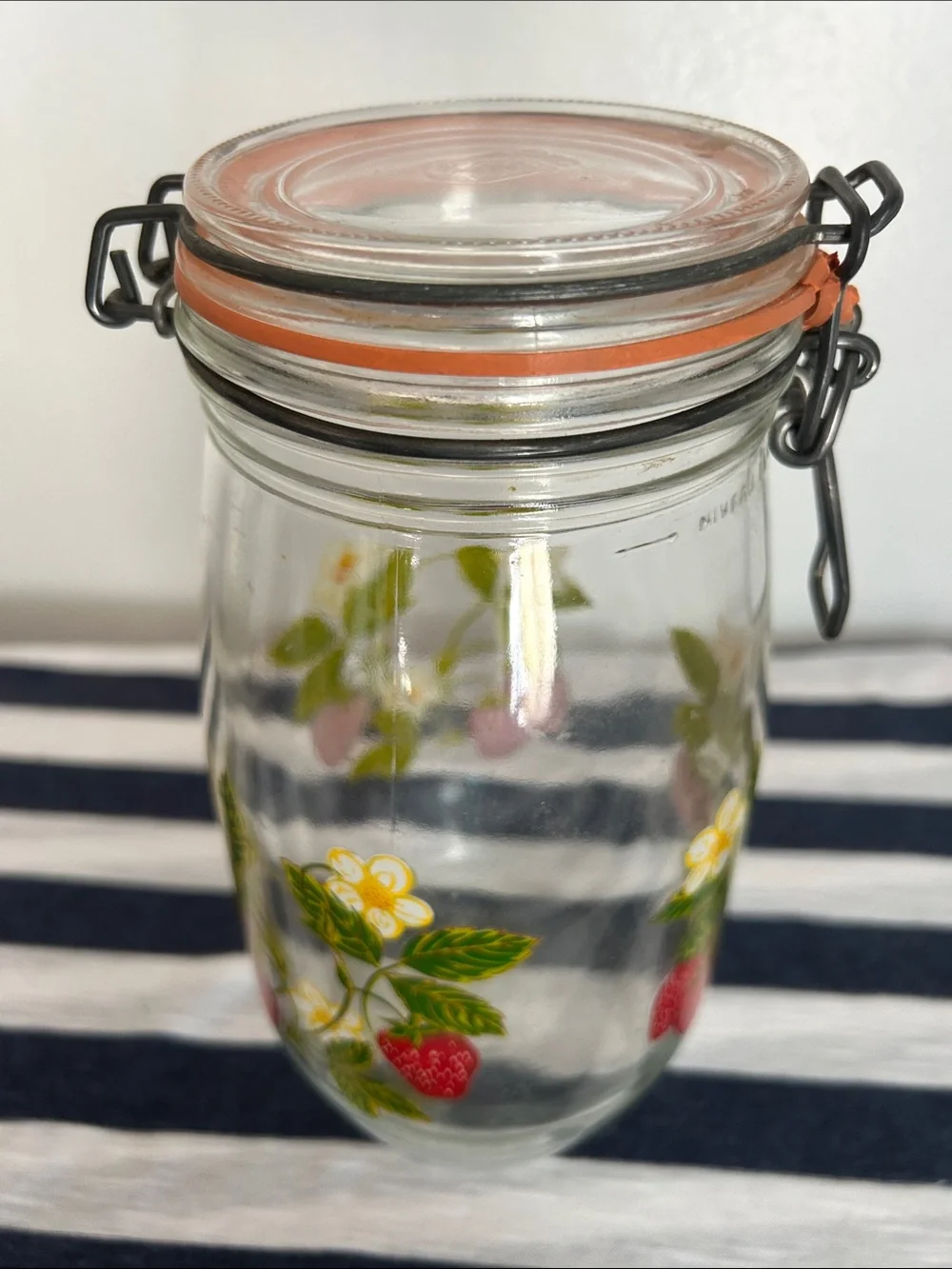 VINTAGE FRANCE Strawberry Blossom 1.5L